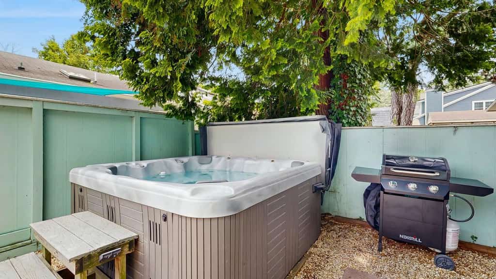 Experience Classic Dewey Charm at This Coastal Retreat with Hot Tub