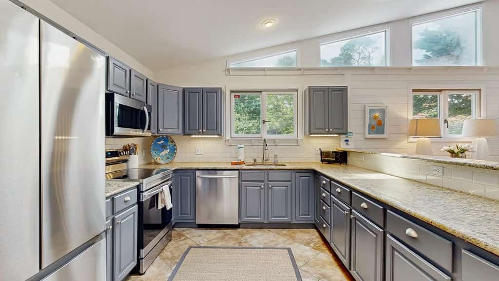 Experience Classic Dewey Charm at This Coastal Retreat with Hot Tub