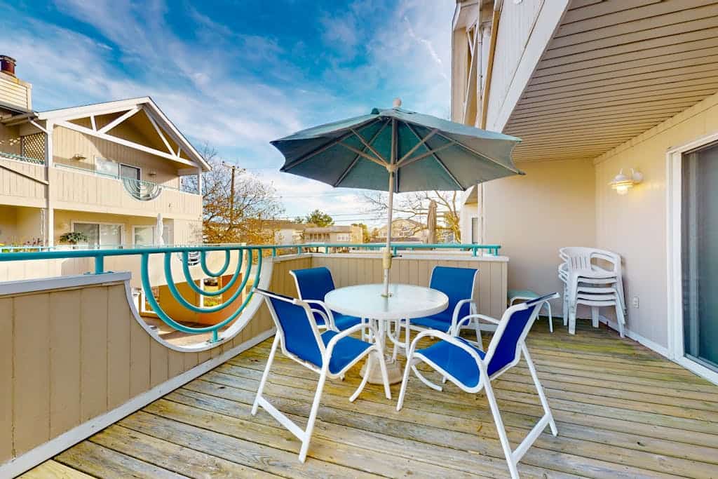 Town of Dewey Beach retreat with balcony & patio near the water - dog-friendly