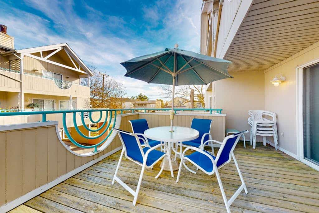 Town of Dewey Beach retreat with balcony & patio near the water - dog-friendly