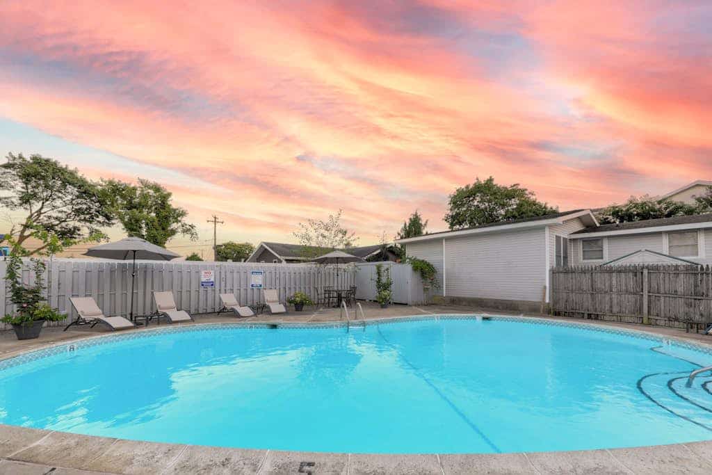 Rehoboth Beach House with washer/dryer & on-site pool & foosball - near golf