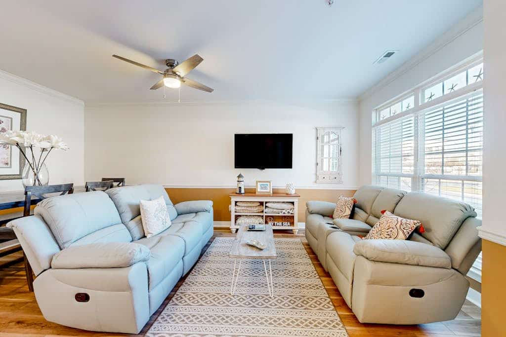 Dog-friendly Villages of Five Points townhouse with pool, tennis, gym, grill
