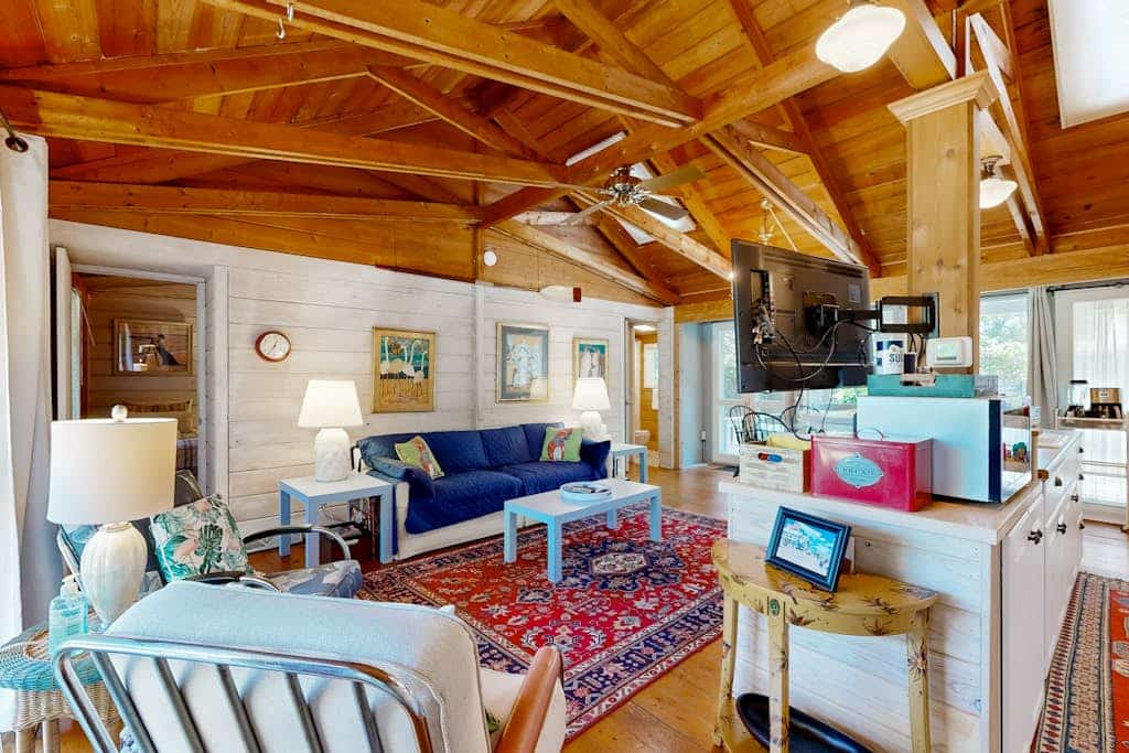 Dewey Beach cottage 1 block from the beach, dog friendly