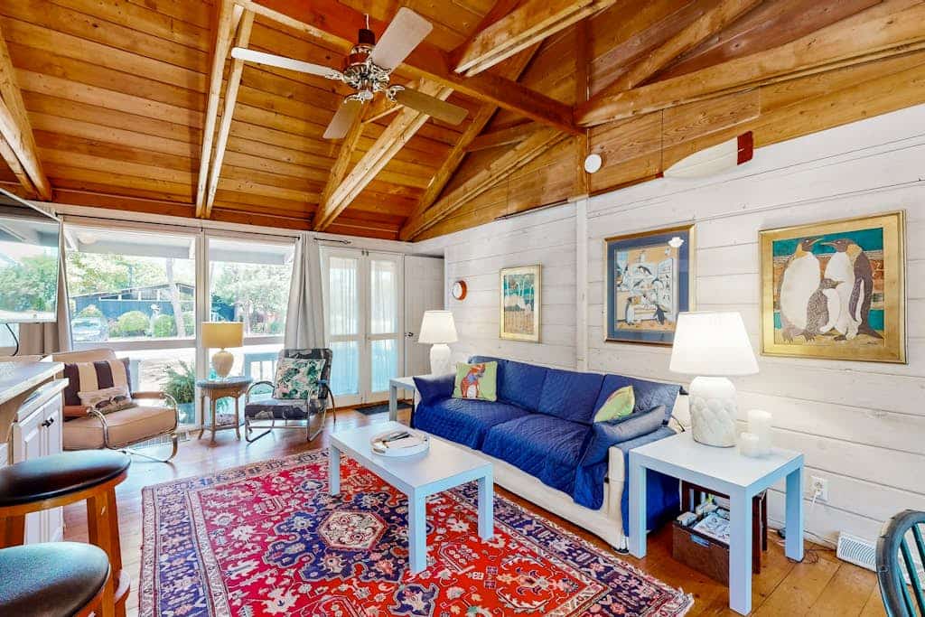 Dewey Beach cottage 1 block from the beach, dog friendly
