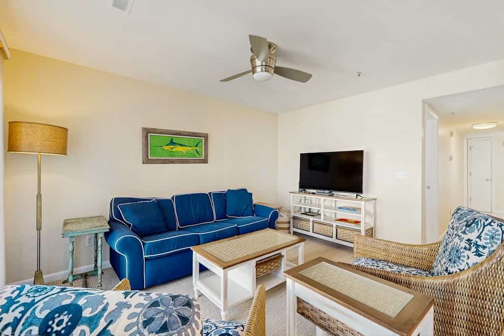 Rainbow Cove condo w/WIFI, W/D, walk to restaurants & entertainment