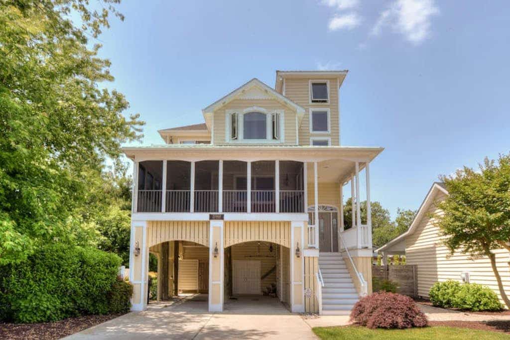 Dog-friendly home 3.5 blocks to beach w/private hot tub, balconies, firepit, AC