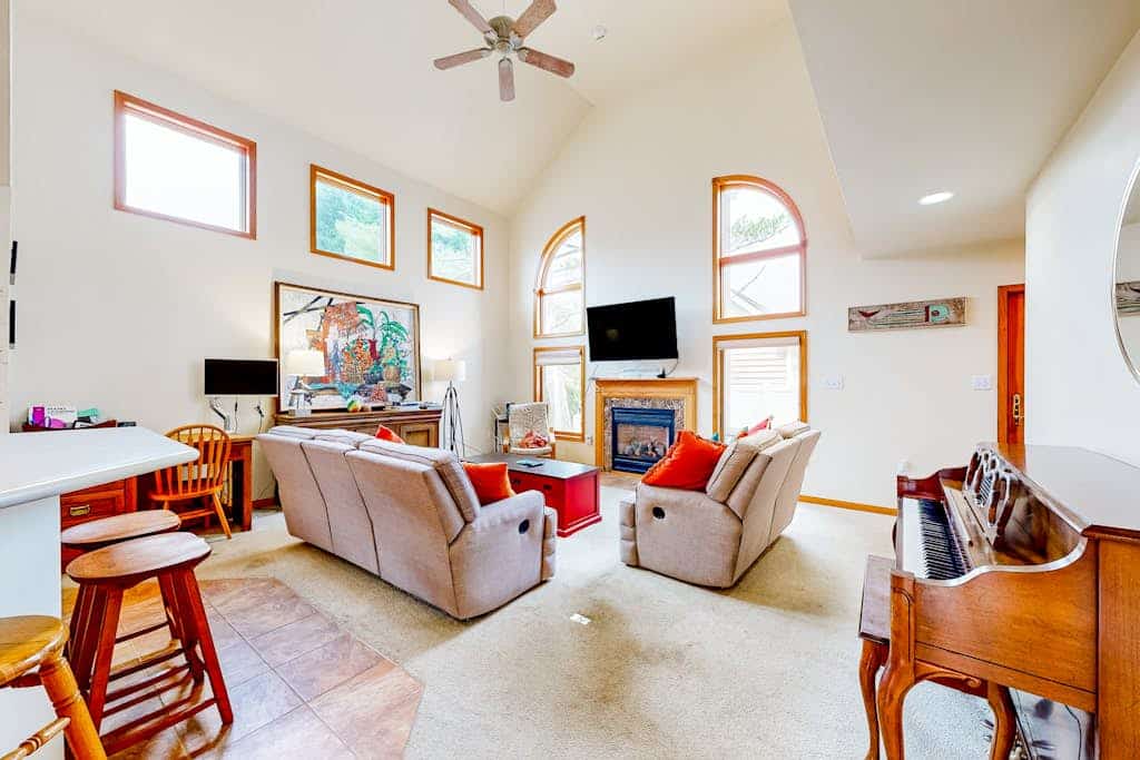 Town of Rehoboth Beach home with fast wifi, ac, patio, & w/d - 2 dogs ok
