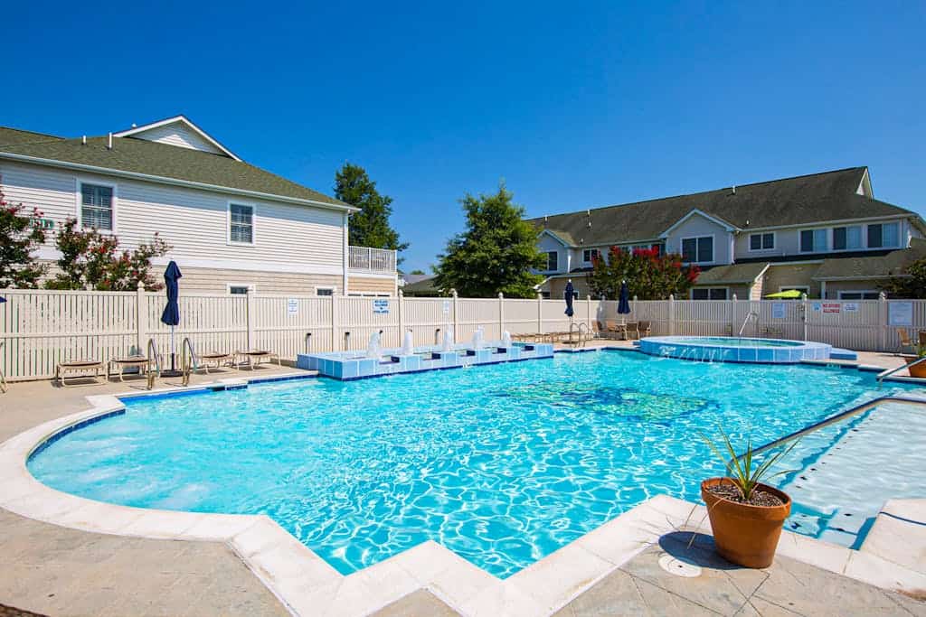 The Tides - Relaxing stay with a patio and grill - pool & easy beach access
