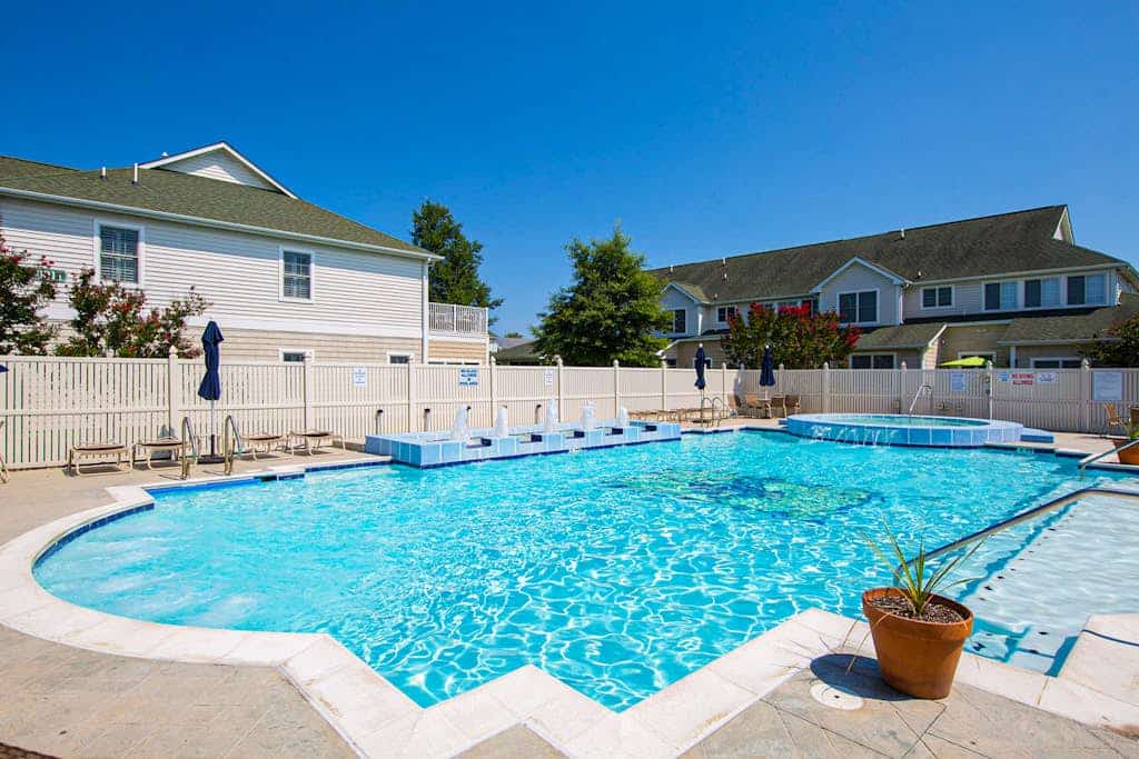 The Tides - Relaxing stay with a patio and grill - pool & easy beach access