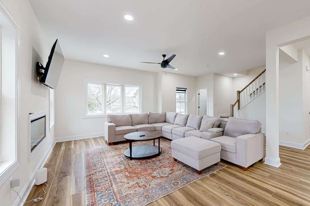 Spacious townhouse w/patio, balcony, WIFI, W/D