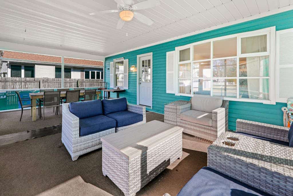 Adorable dog-friendly beach home close to Rehoboth with screened porch & grill