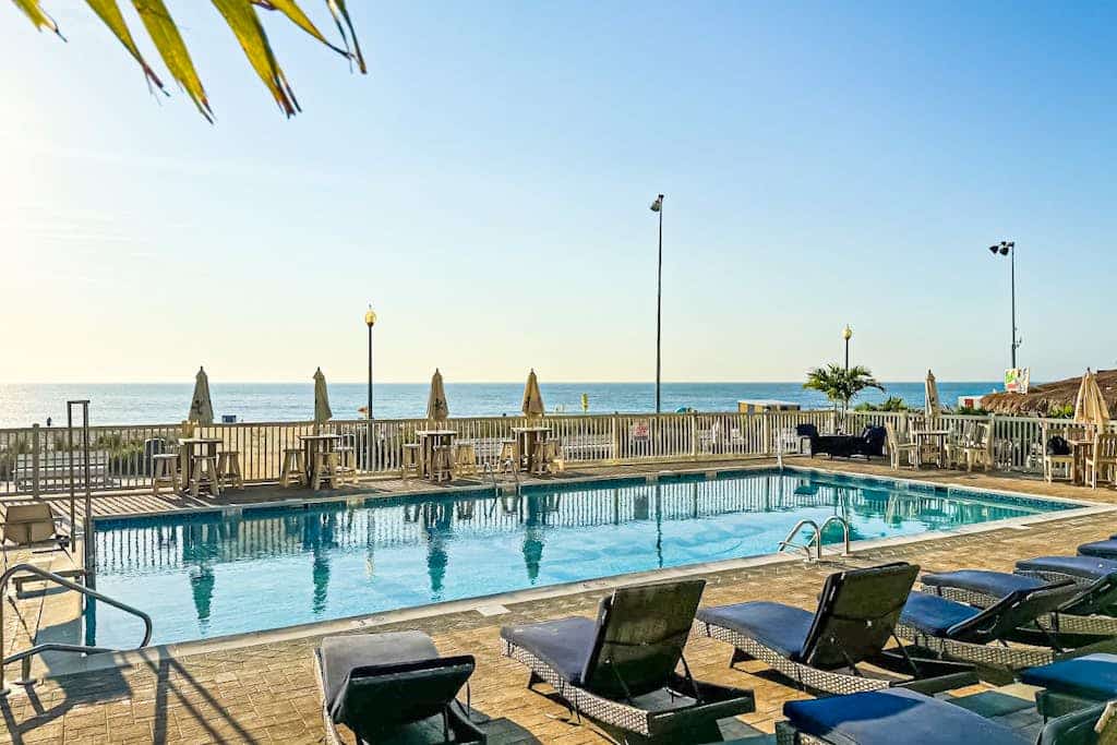 Condo near the beach with a pool, central AC, grill, & washer/dryer