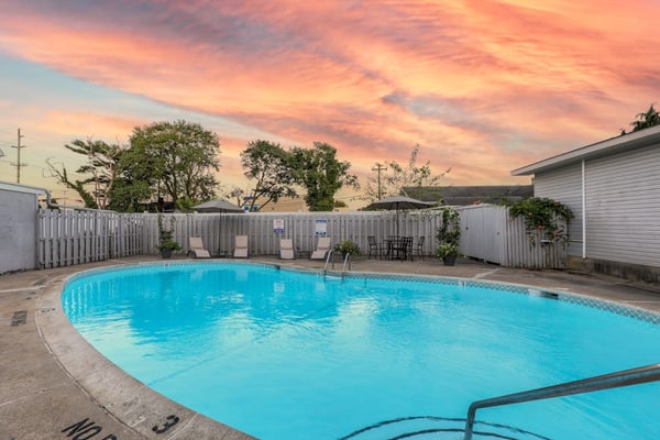 Rehoboth Beach House with outdoor pool, clubhouse, & washer/dryer
