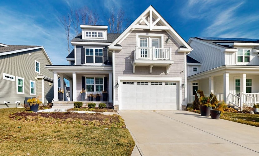 Arbor-Lyn house w/shared pool, deck, patio, ping-pong table, grill