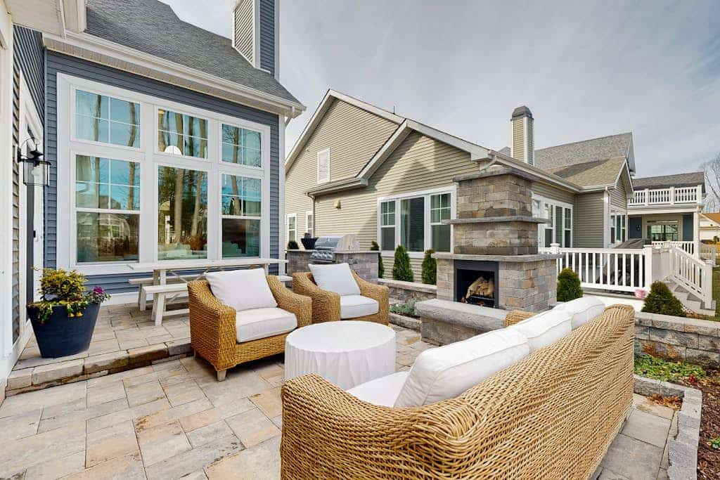 Arbor-Lyn house w/shared pool, deck, patio, ping-pong table,  grill