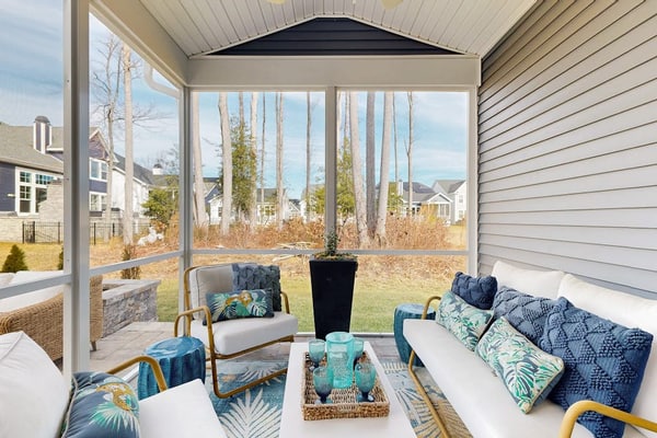 Arbor-Lyn house w/shared pool, deck, patio, ping-pong table, grill