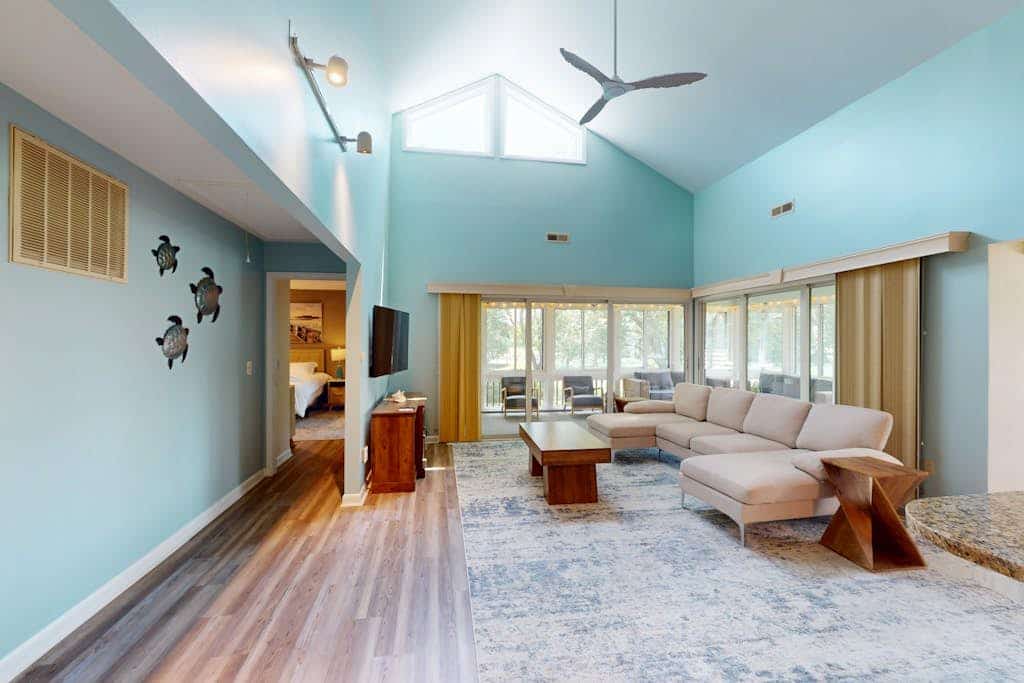 The Plantations condo w/shared tennis court, balcony, WIFI