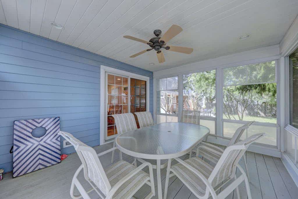 Saltbox home near the ocean with WiFi, central AC, enclosed yard, washer/dryer
