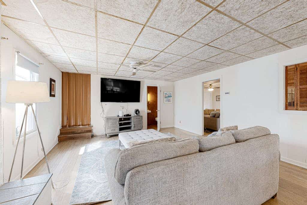 Town of Dewey Beach charming dog-friendly home with washer/dryer