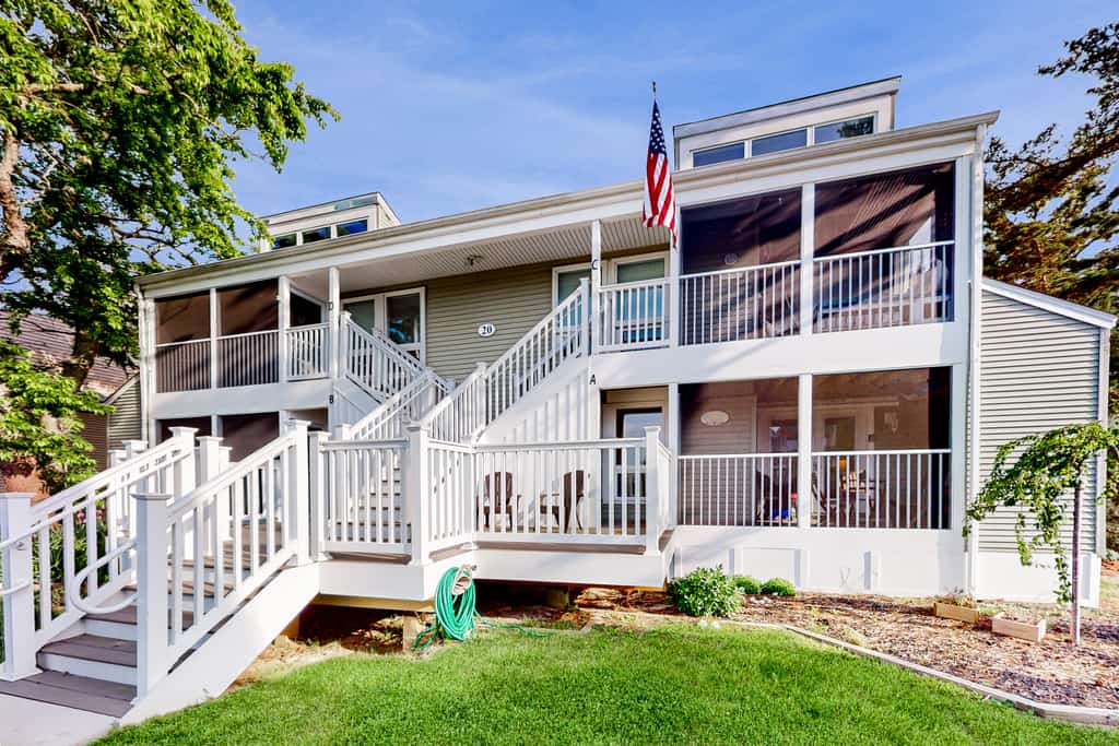 Town of Dewey Beach dog friendly condo with washer/dryer & free WIFI
