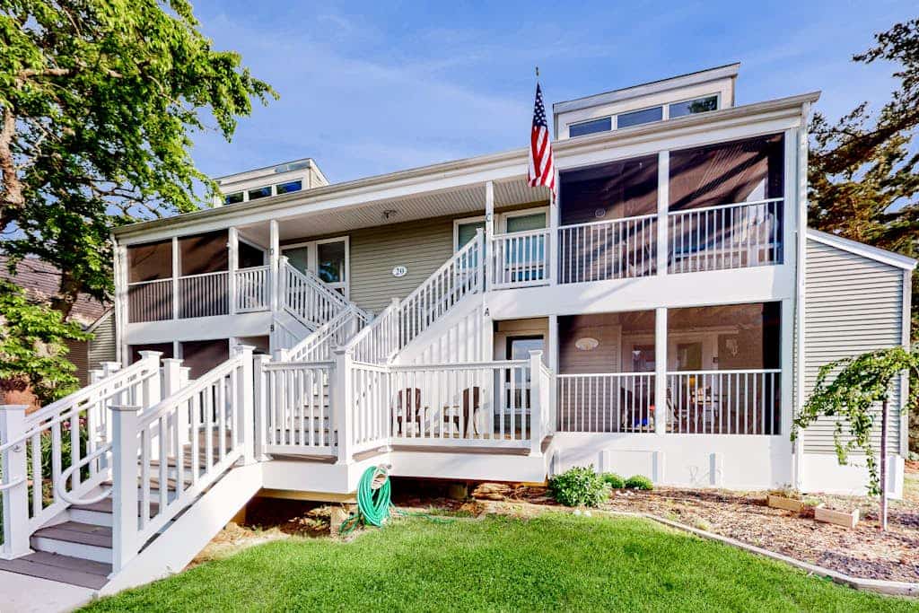 Town of Dewey Beach dog friendly condo with washer/dryer & free WIFI