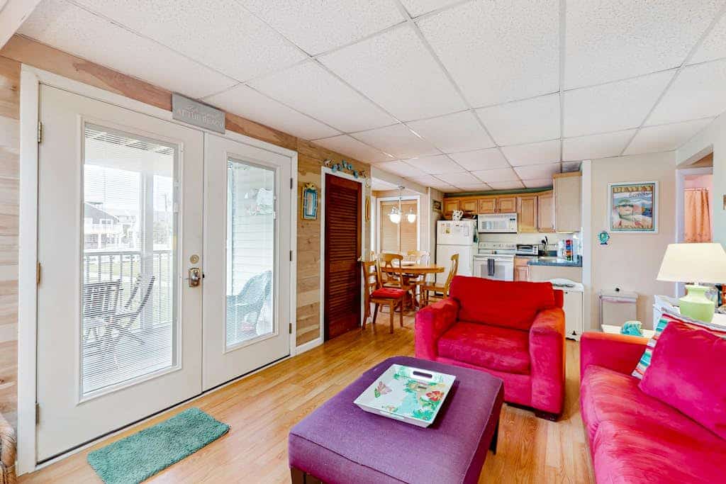 Town of Dewey Beach dog friendly condo with washer/dryer & free WIFI