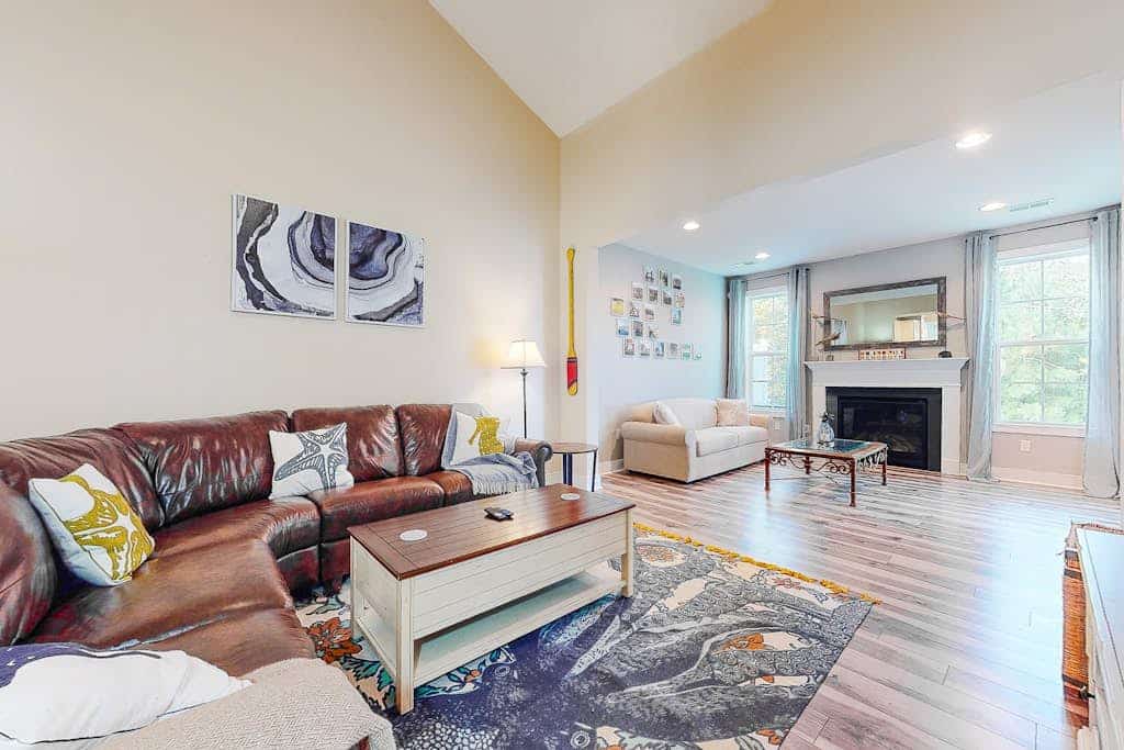 Lovely, dog-friendly townhouse near the beach with a pool & washer/dryer