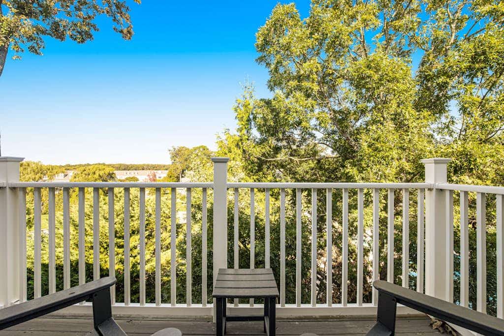 Edgewater Park townhome with pool, patio, grill, balcony, AC & beach gear