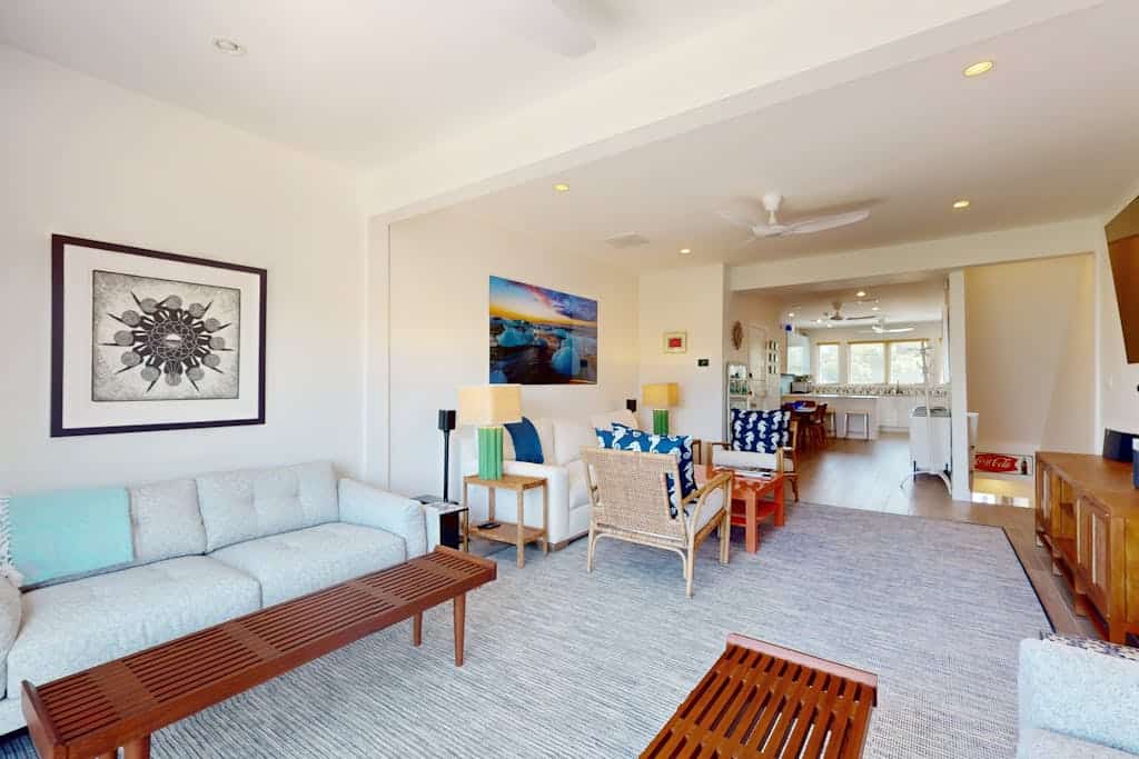 Town of Dewey Beach- Inviting newly renovated townhouse with ocean views