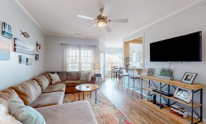 Beautiful condo near ocean with pool, fast WiFi, central AC & washer/dryer