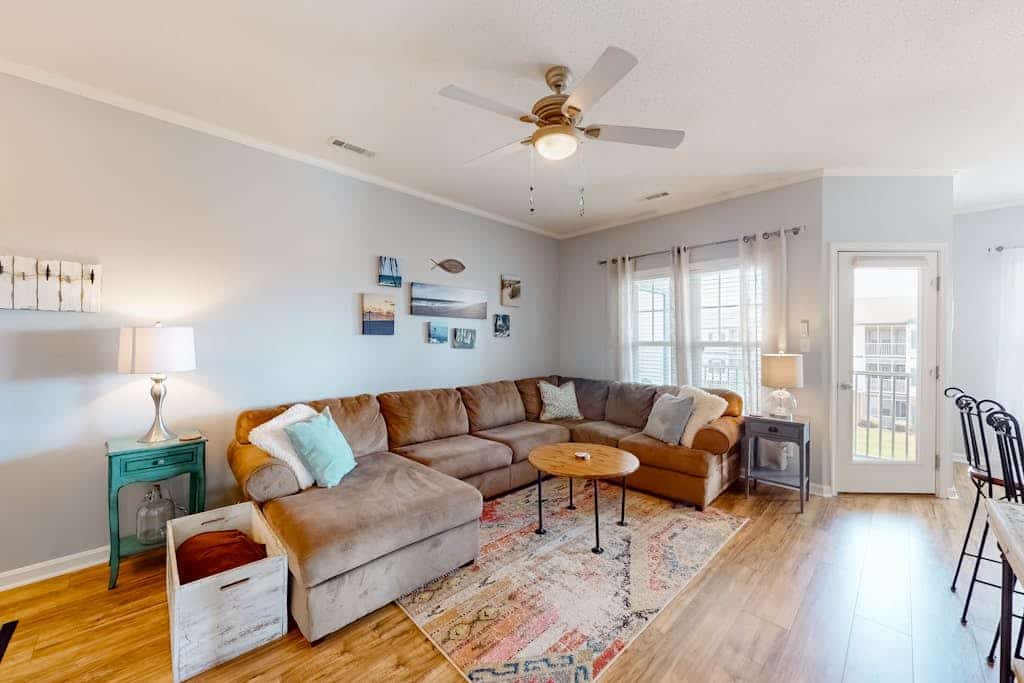 Beautiful condo near ocean with pool, fast WiFi, central AC & washer/dryer