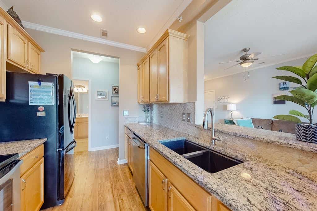 Beautiful condo near ocean with pool, fast WiFi, central AC & washer/dryer