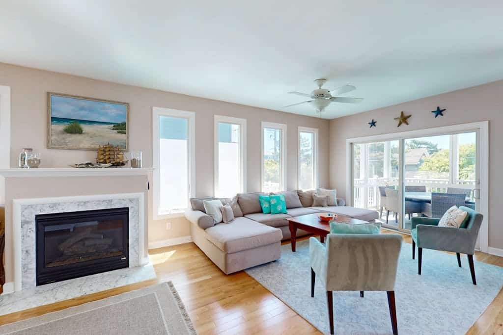 Spectacular pet friendly house walk to beach w/ocean views, private pool