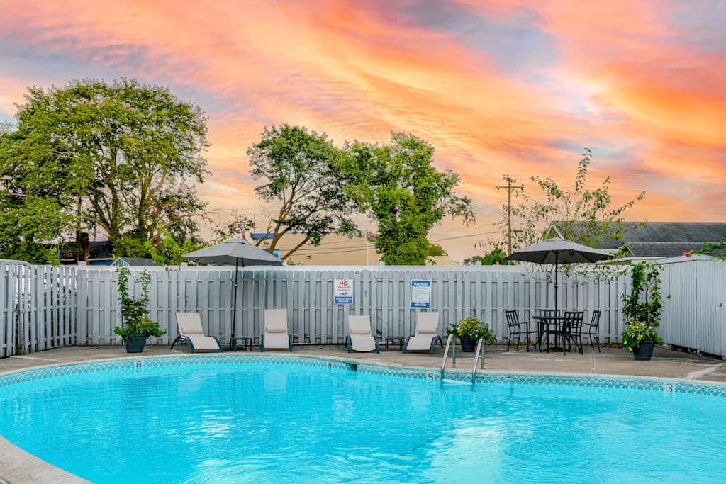 Rehoboth Beach House coastal condo with a pool & recently renovated interior
