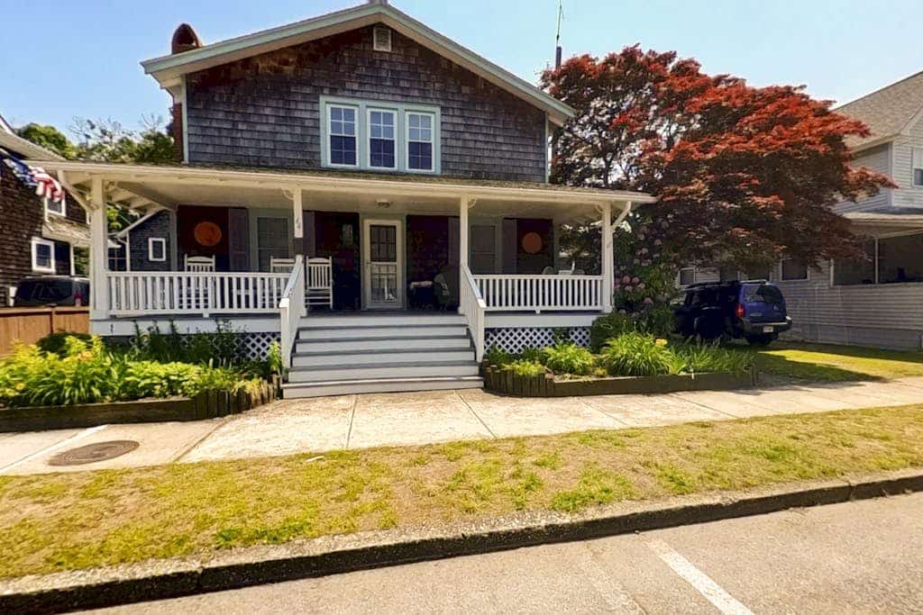 Town of Rehoboth Beach apartment w/patio, grill, 2 blocks from beach