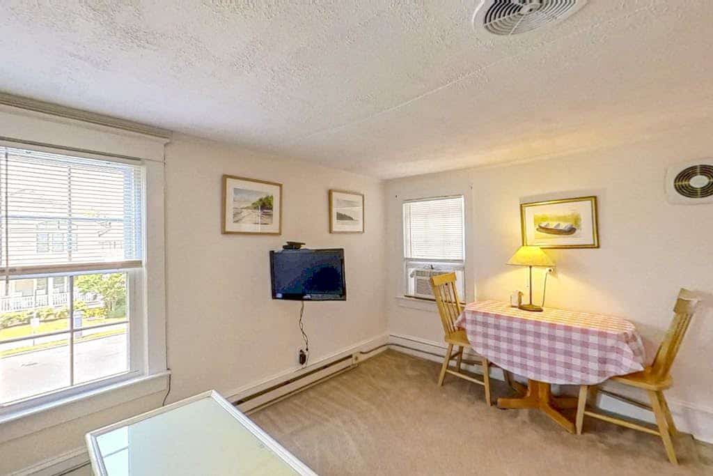 Town of Rehoboth Beach apartment w/patio, grill, 2 blocks from beach