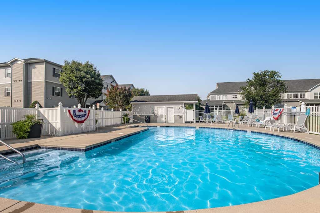 Villas at Bay Crossing - perfectly appointed with pool & patio - beaches nearby