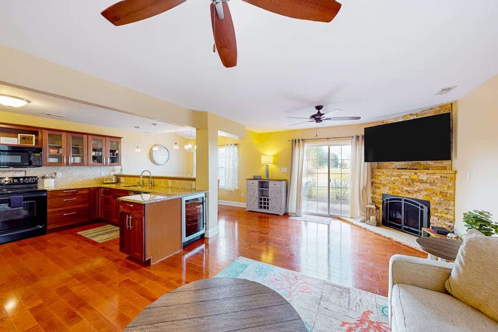 Eagles Landing home with pool and tennis access, fireplace, grill, & smart TVs