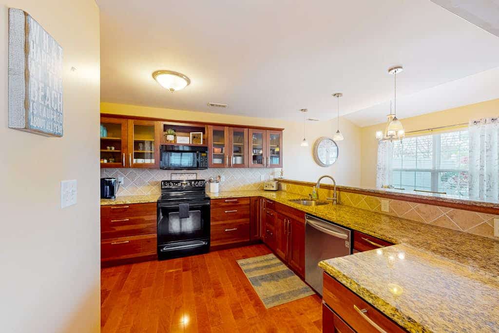 Eagles Landing home with pool and tennis access, fireplace, grill, & smart TVs
