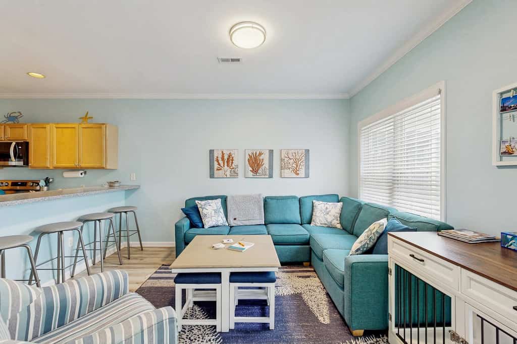 Inviting, dog-friendly townhouse with on-site pool, washer/dryer