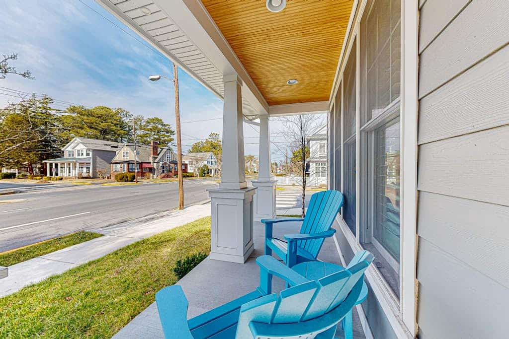 Coastal Elegance: Retreat Two Blocks from the Sand