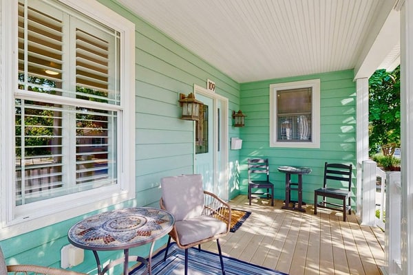 Gorgeous home with private pool - dog-friendly - only three blocks to the beach