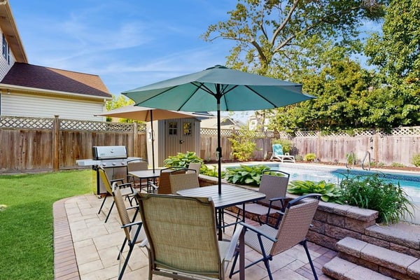 Gorgeous home with private pool - dog-friendly - only three blocks to the beach