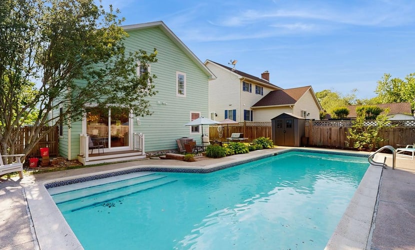 Gorgeous home with private pool - dog-friendly - only three blocks to the beach