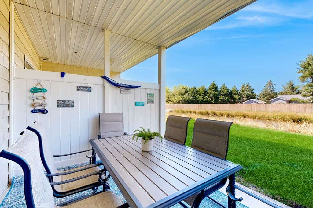 Summerlyn Condo w/shared pool, patio, W/D and free WIFI