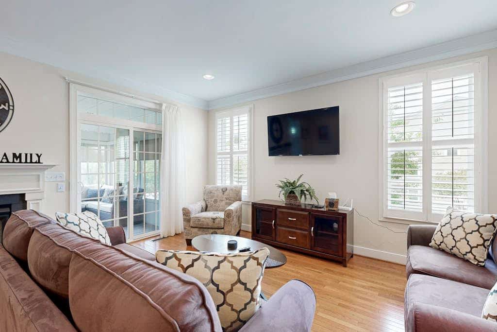 Sawgrass at White Oak Creek - townhome with AC, pools & gyms
