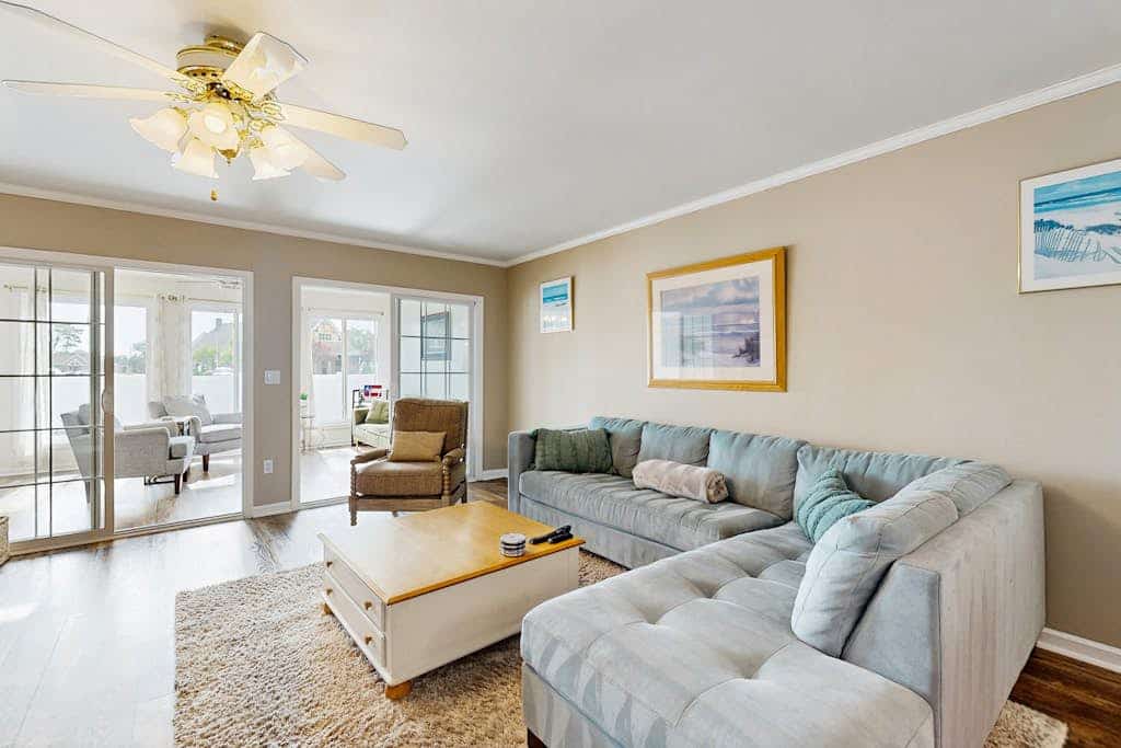 Taramino Spacious Townhouse w/shared pool, W/D & free WIFI