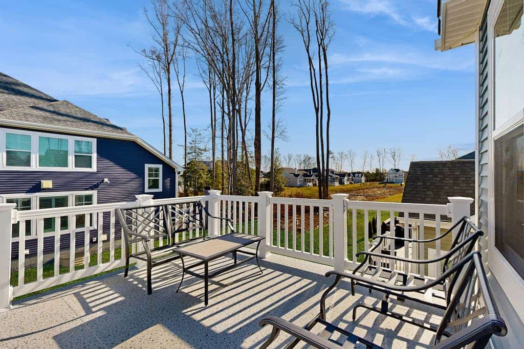 Arbor-Lyn house with shared pool, fire pit, deck & gas grill
