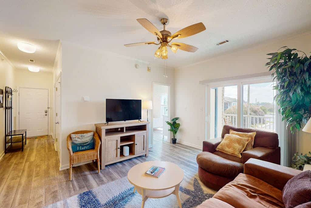 The Villages of Five Points apartment w/community pools, tennis courts, shops