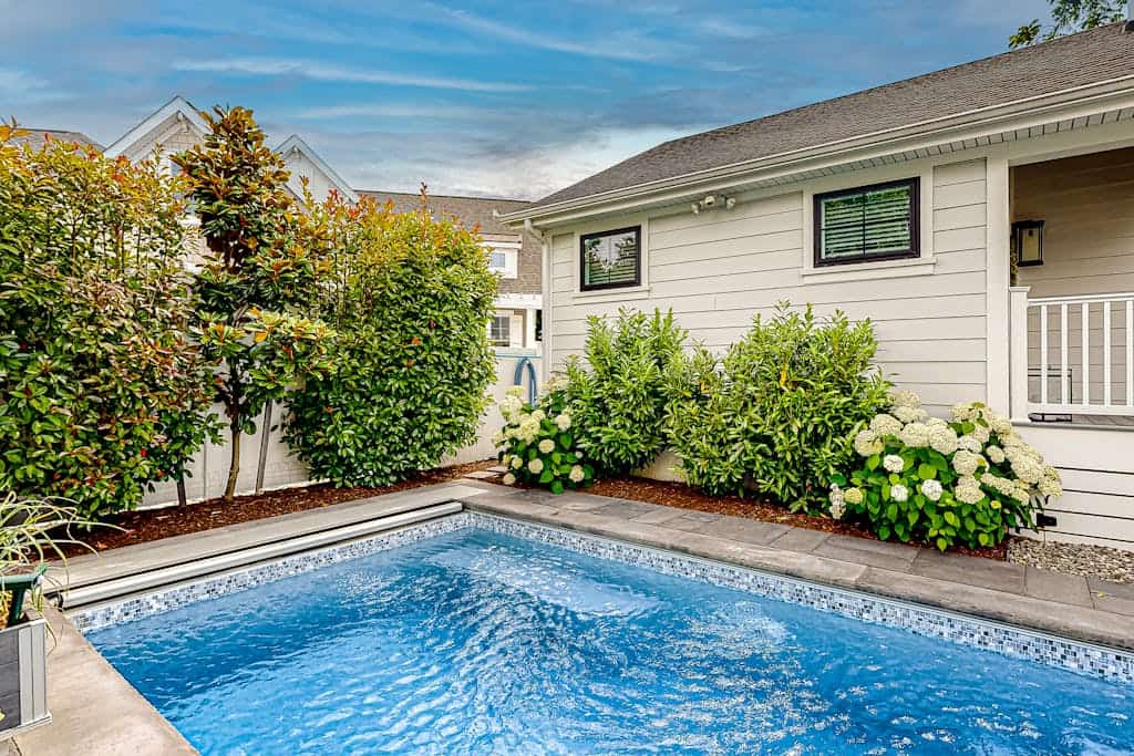 Town of Rehoboth Beach dog-friendly cottage with a private pool, washer/dryer